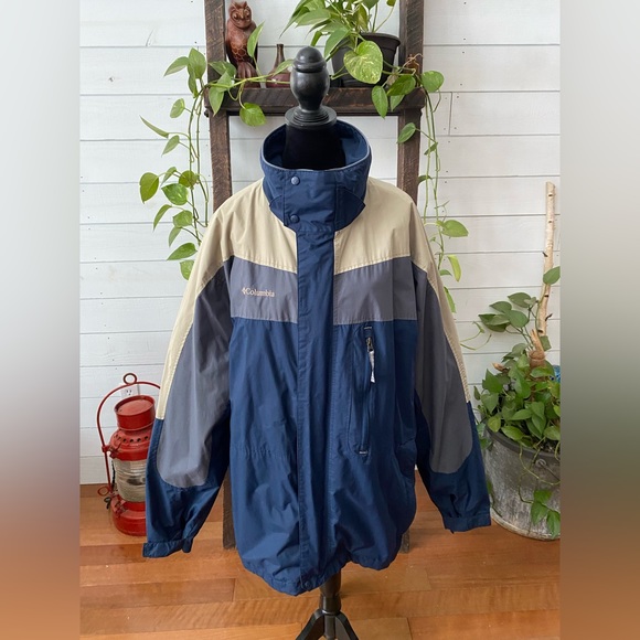 Columbia: Men’s Large Tall Core Jacket - Picture 8 of 17